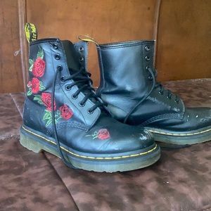 Dr. Martens 1460 Vonda floral lace up boots.